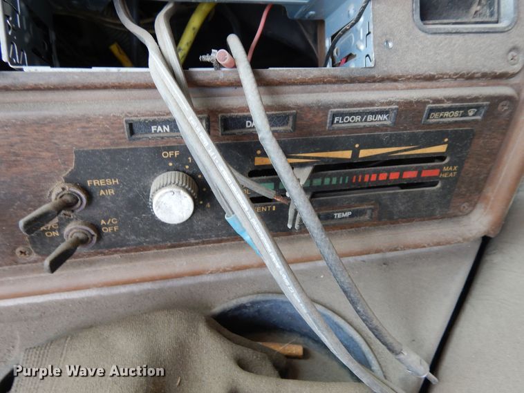 image for item DR1245 1985 Freightliner FLT 8664T  truck cab and chassis