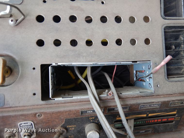 image for item DR1245 1985 Freightliner FLT 8664T  truck cab and chassis