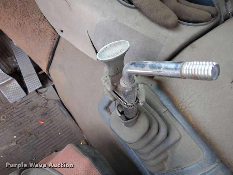 image for item DR1245 1985 Freightliner FLT 8664T  truck cab and chassis