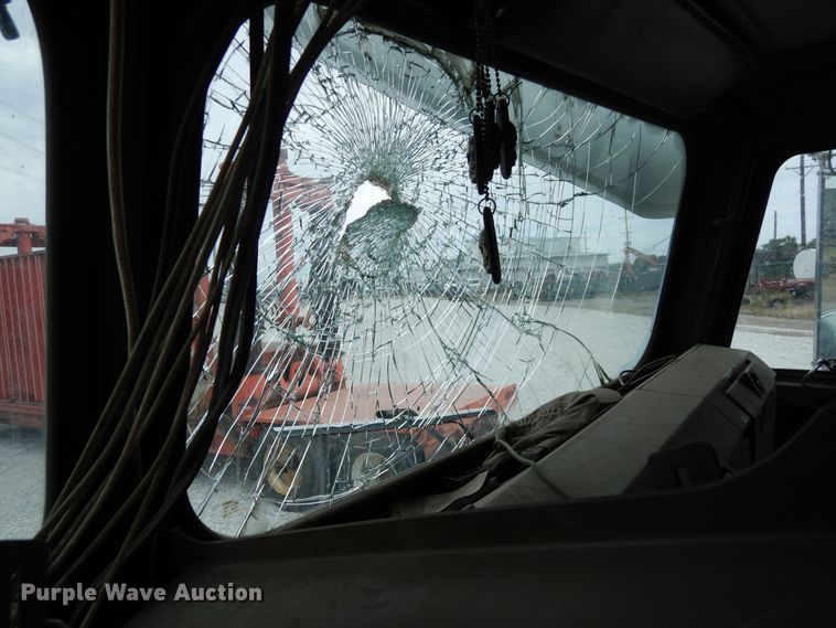 image for item DR1245 1985 Freightliner FLT 8664T  truck cab and chassis