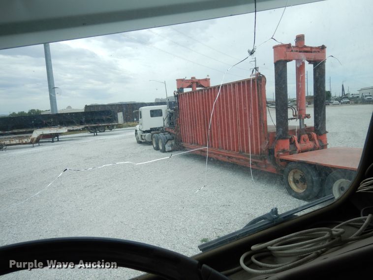 image for item DR1245 1985 Freightliner FLT 8664T  truck cab and chassis