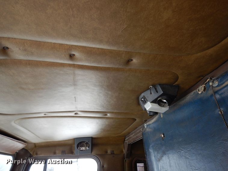 image for item DR1245 1985 Freightliner FLT 8664T  truck cab and chassis