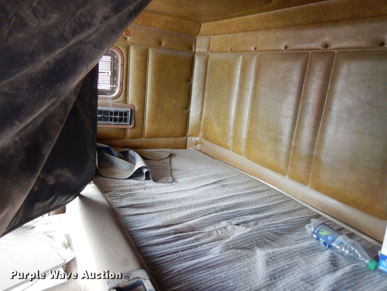 image for item DR1245 1985 Freightliner FLT 8664T  truck cab and chassis