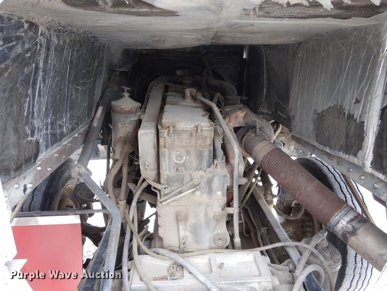 image for item DR1245 1985 Freightliner FLT 8664T  truck cab and chassis