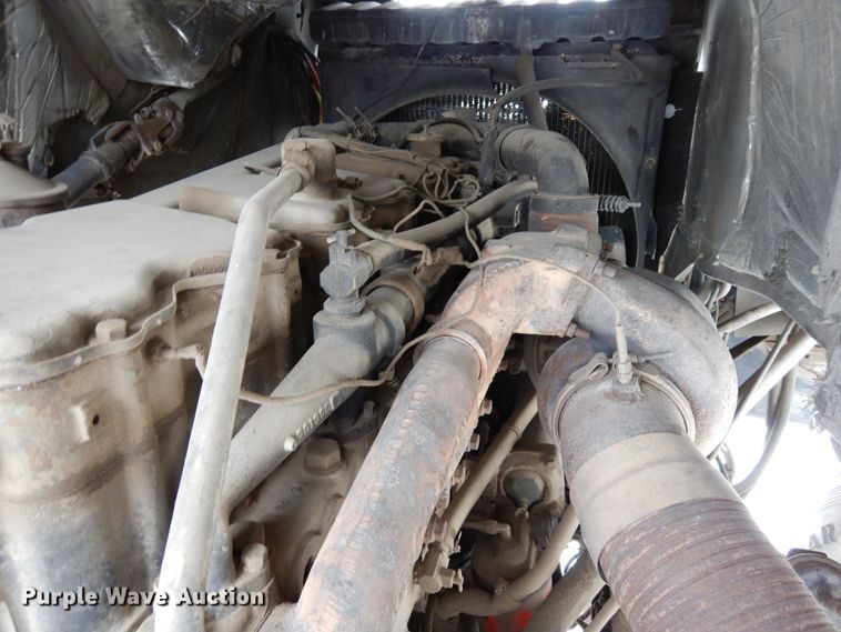 image for item DR1245 1985 Freightliner FLT 8664T  truck cab and chassis