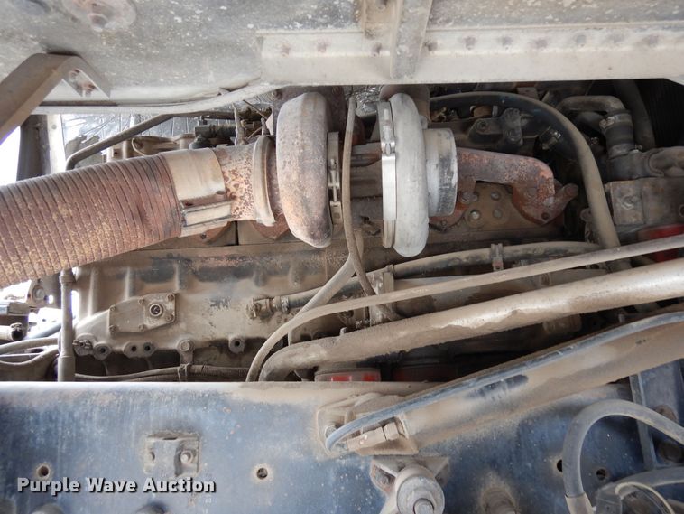 image for item DR1245 1985 Freightliner FLT 8664T  truck cab and chassis