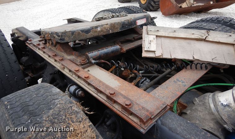 image for item DR1245 1985 Freightliner FLT 8664T  truck cab and chassis