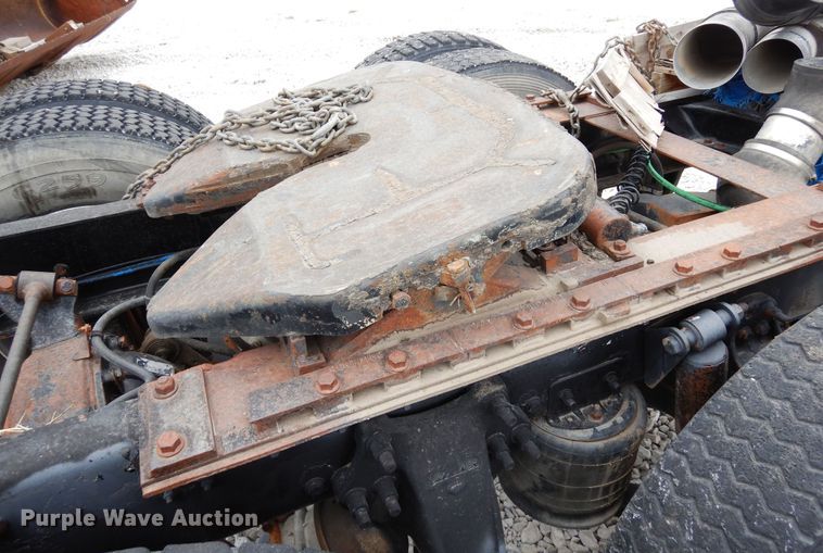 image for item DR1245 1985 Freightliner FLT 8664T  truck cab and chassis