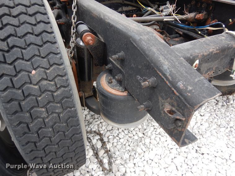 image for item DR1245 1985 Freightliner FLT 8664T  truck cab and chassis