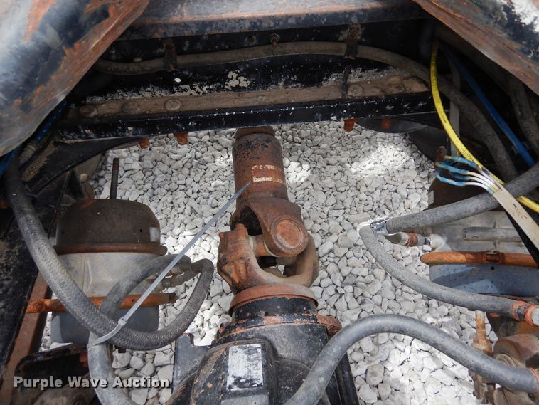 image for item DR1245 1985 Freightliner FLT 8664T  truck cab and chassis