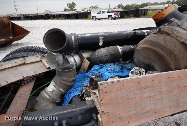 image for item DR1245 1985 Freightliner FLT 8664T  truck cab and chassis