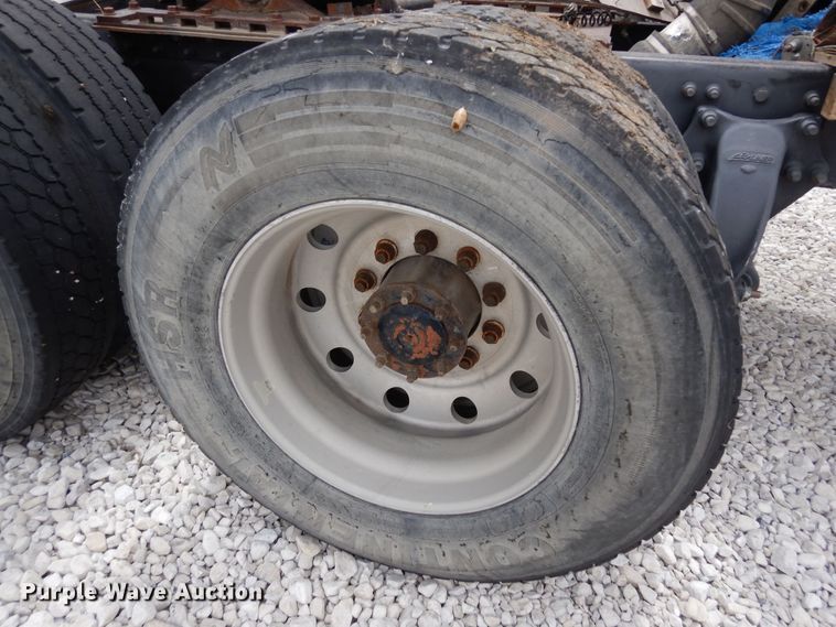 image for item DR1245 1985 Freightliner FLT 8664T  truck cab and chassis