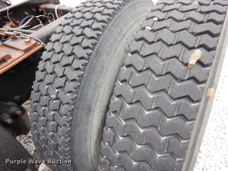 image for item DR1245 1985 Freightliner FLT 8664T  truck cab and chassis