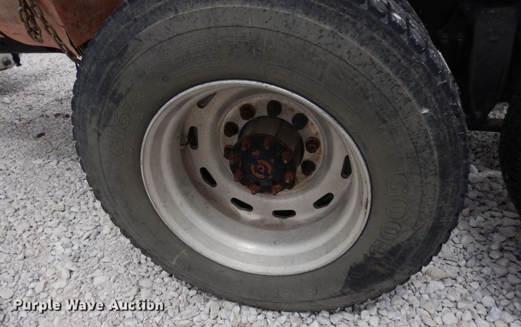 image for item DR1245 1985 Freightliner FLT 8664T  truck cab and chassis