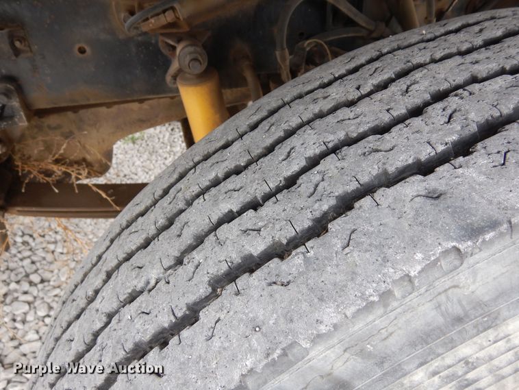 image for item DR1245 1985 Freightliner FLT 8664T  truck cab and chassis