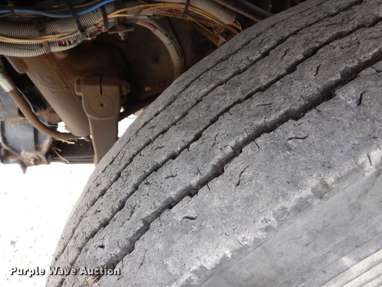 image for item DR1245 1985 Freightliner FLT 8664T  truck cab and chassis