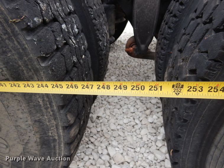 image for item DR1245 1985 Freightliner FLT 8664T  truck cab and chassis