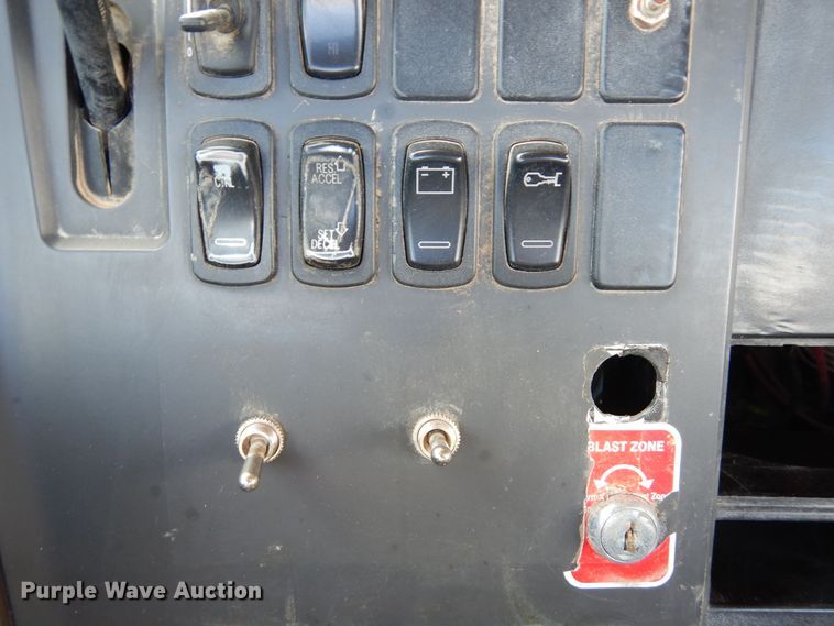 image for item DR1259 2007 Mack CTP  semi truck