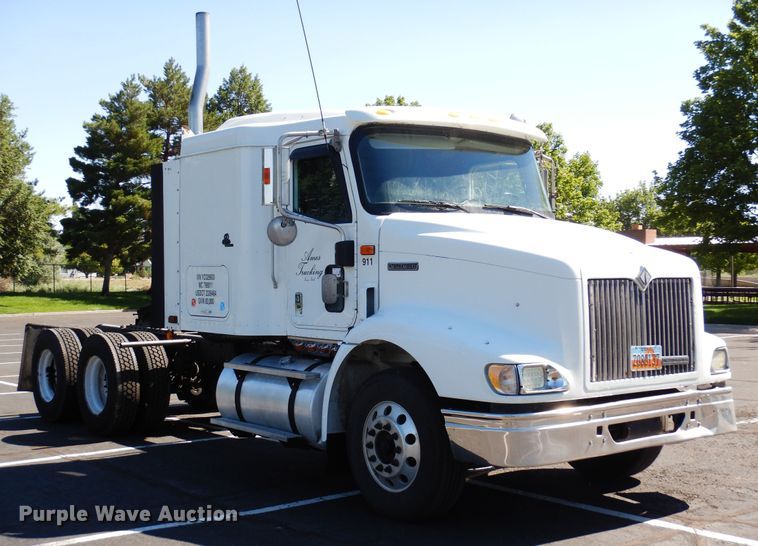 image for item DR1273 2000 International 9200i  semi truck