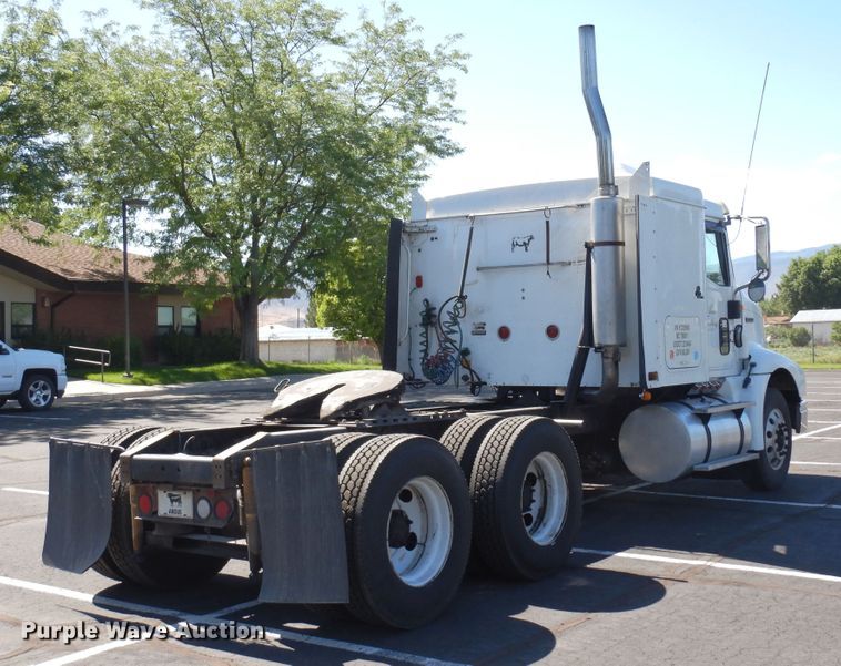 image for item DR1273 2000 International 9200i  semi truck