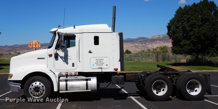 image for item DR1273 2000 International 9200i  semi truck