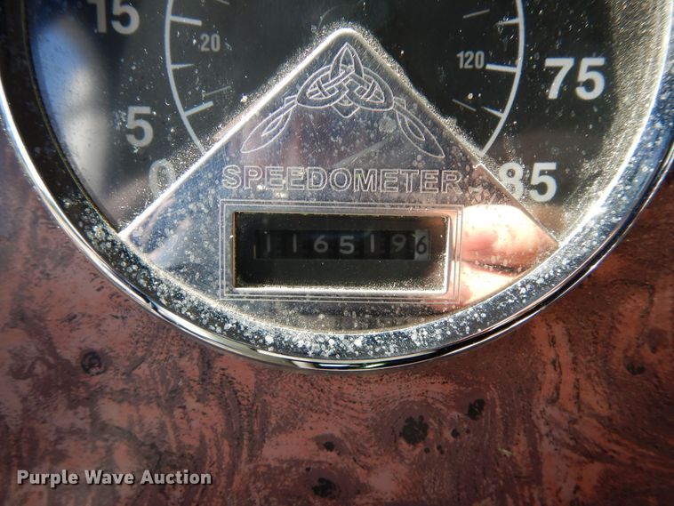 image for item DR1273 2000 International 9200i  semi truck