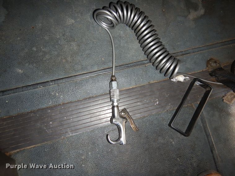 image for item DR1273 2000 International 9200i  semi truck