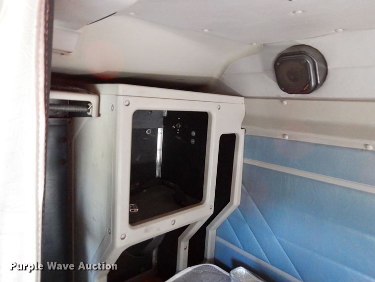 image for item DR1273 2000 International 9200i  semi truck