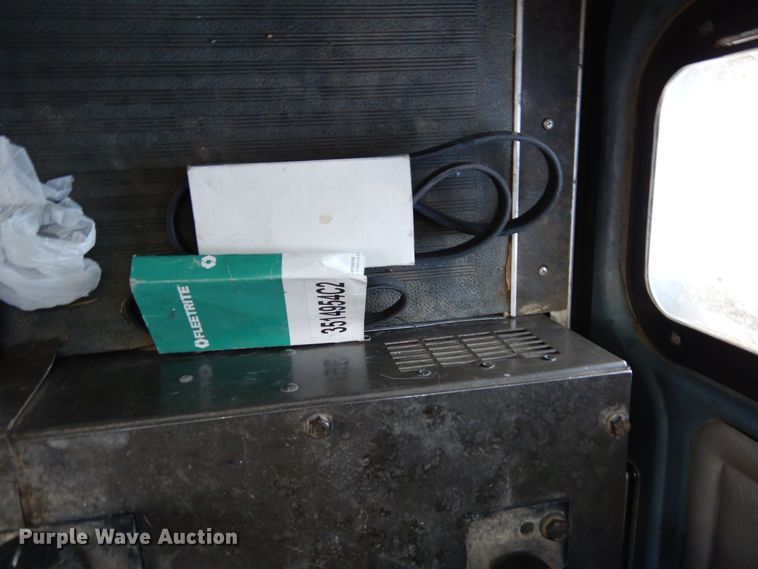 image for item DR1273 2000 International 9200i  semi truck