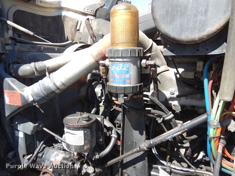 image for item DR1273 2000 International 9200i  semi truck