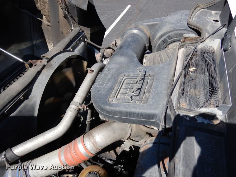 image for item DR1273 2000 International 9200i  semi truck