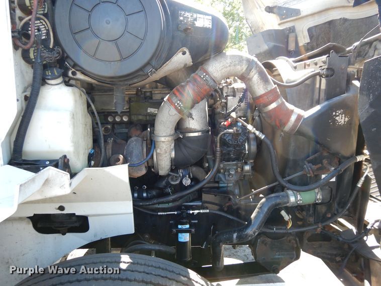 image for item DR1273 2000 International 9200i  semi truck