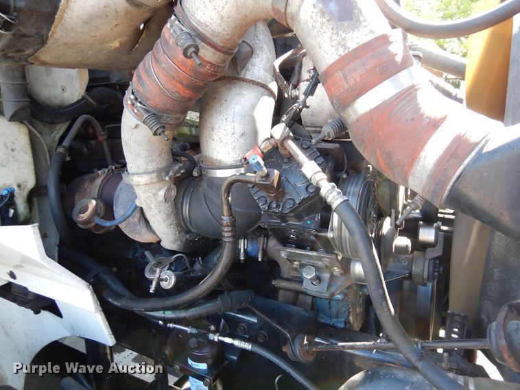 image for item DR1273 2000 International 9200i  semi truck