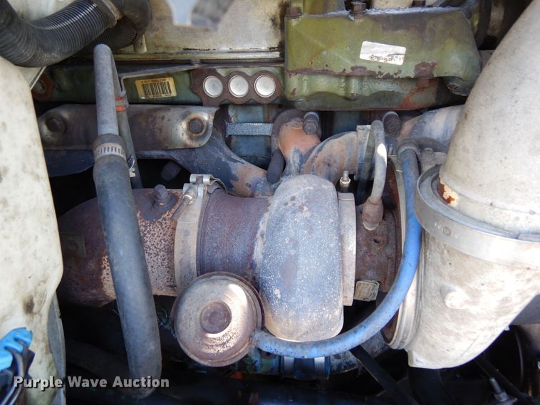 image for item DR1273 2000 International 9200i  semi truck