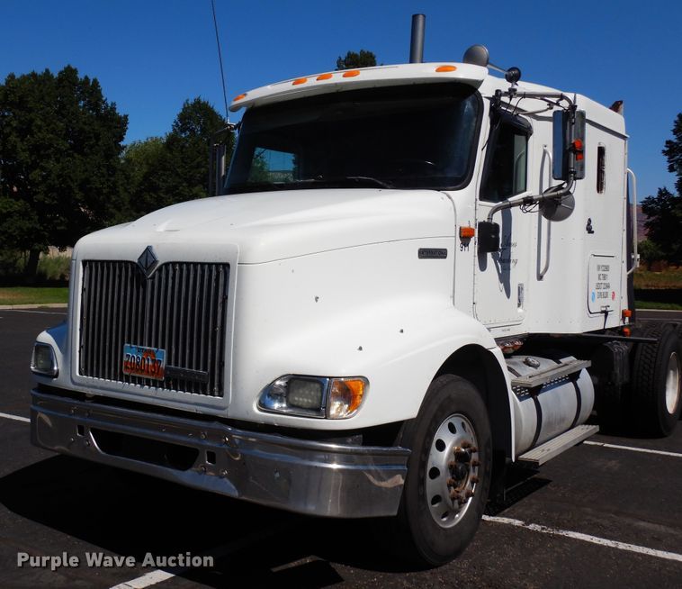 image for item DR1273 2000 International 9200i  semi truck