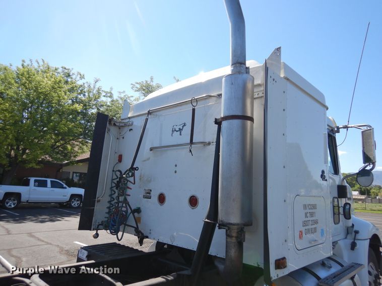 image for item DR1273 2000 International 9200i  semi truck