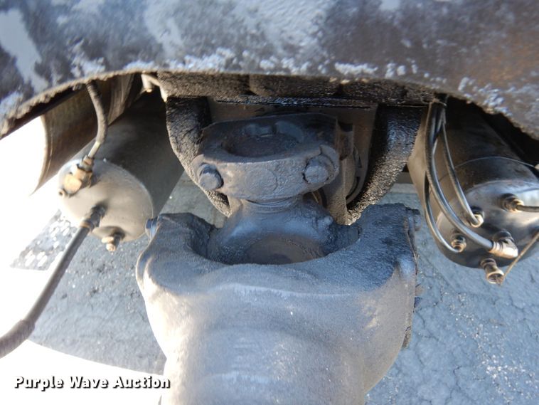 image for item DR1273 2000 International 9200i  semi truck