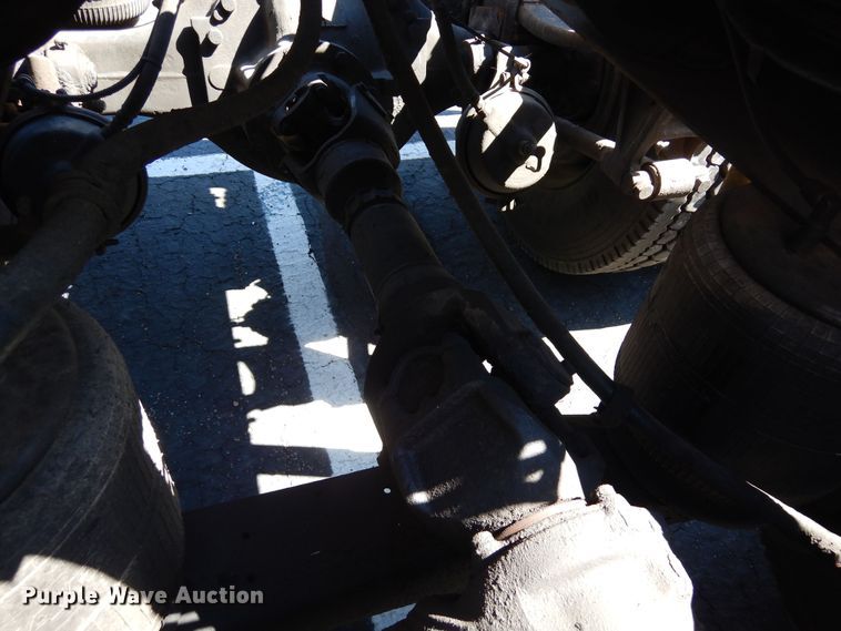 image for item DR1273 2000 International 9200i  semi truck