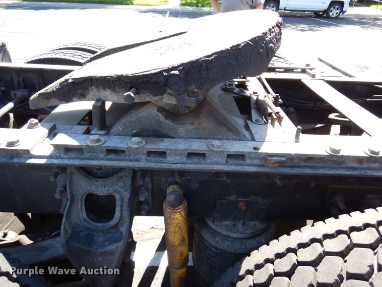 image for item DR1273 2000 International 9200i  semi truck