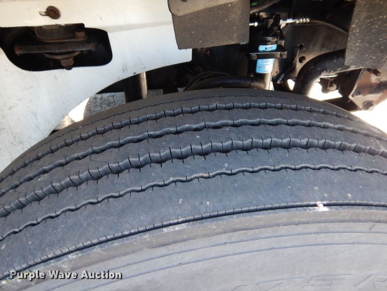 image for item DR1273 2000 International 9200i  semi truck