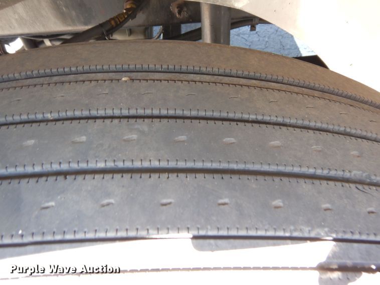 image for item DR1273 2000 International 9200i  semi truck