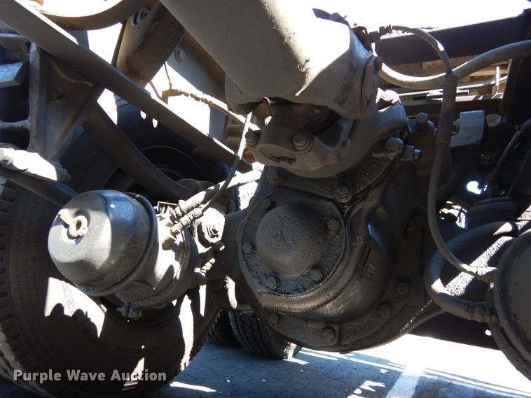 image for item DR1273 2000 International 9200i  semi truck