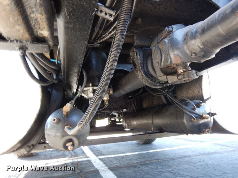 image for item DR1273 2000 International 9200i  semi truck