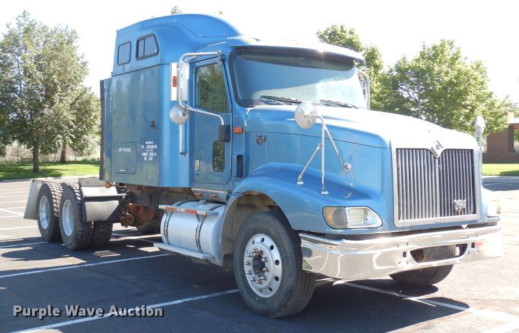 image for item DR1274 2000 International 9400i  semi truck