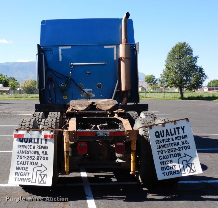 image for item DR1274 2000 International 9400i  semi truck