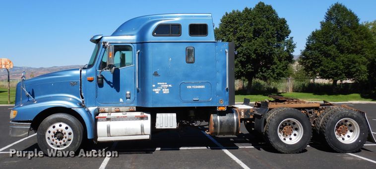 image for item DR1274 2000 International 9400i  semi truck