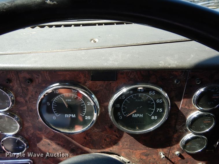 image for item DR1274 2000 International 9400i  semi truck