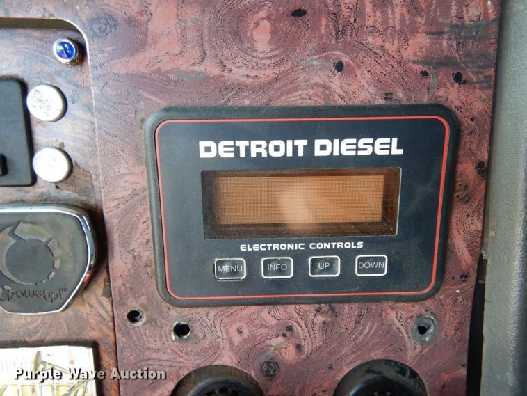 image for item DR1274 2000 International 9400i  semi truck