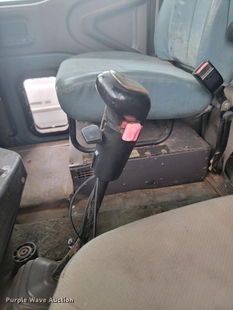 image for item DR1274 2000 International 9400i  semi truck