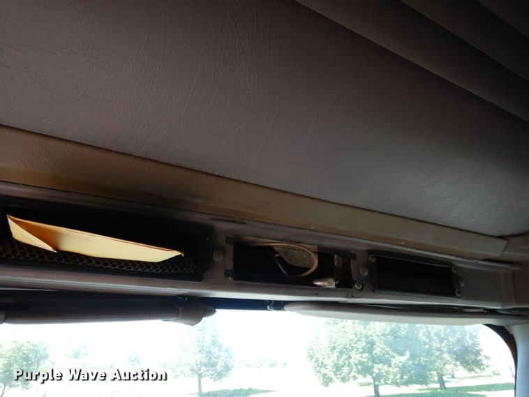 image for item DR1274 2000 International 9400i  semi truck